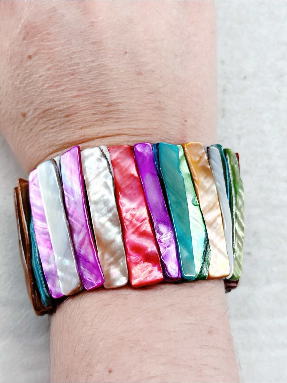 229gc. Rainbow Shell Bracelet